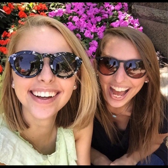 Meet your Posher, Mallory - Picture 1 of 2